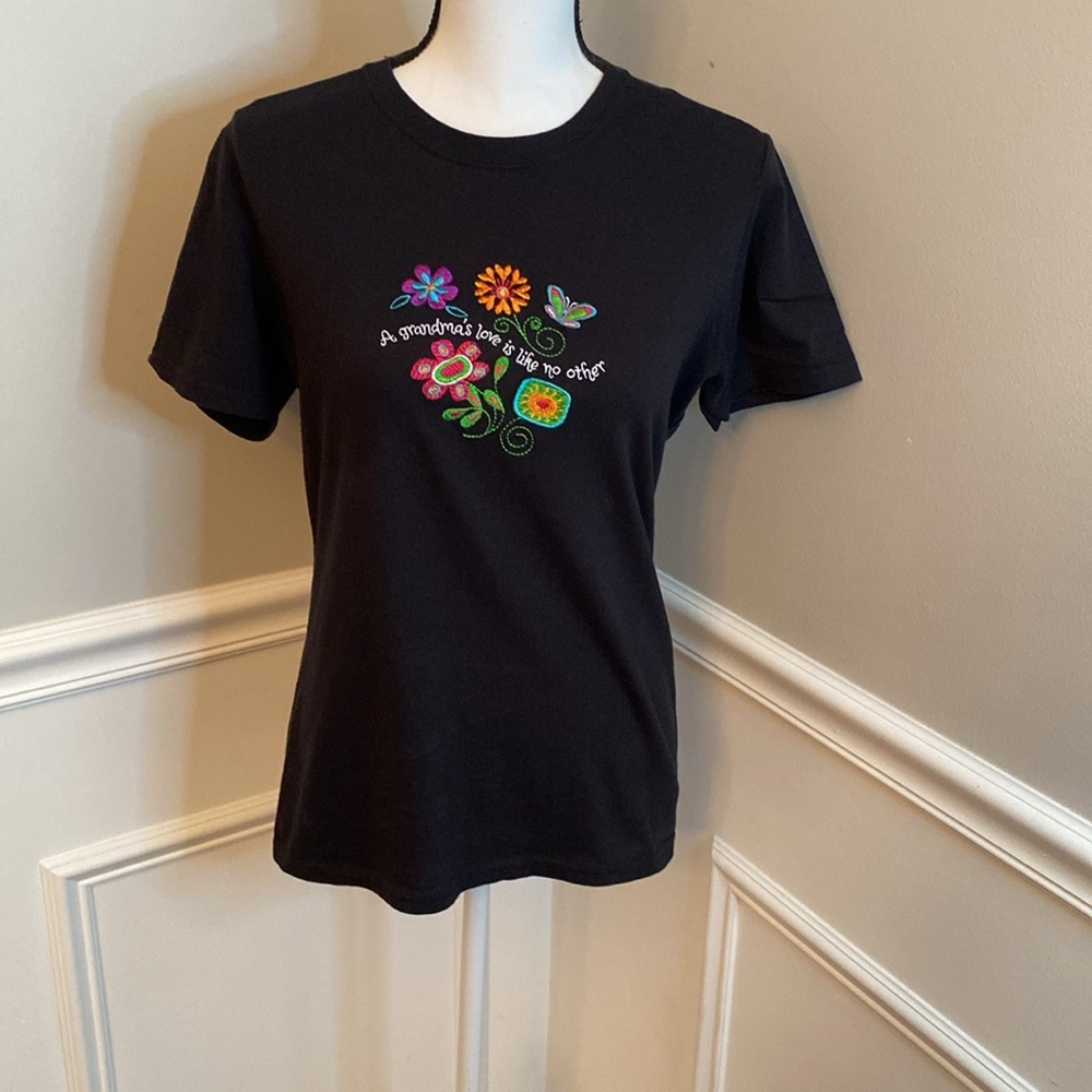 Embroidered Grandmother T-shirt size Small Grandmother's Love tee
